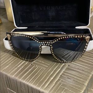 Genuine Versace good detail shades beautiful